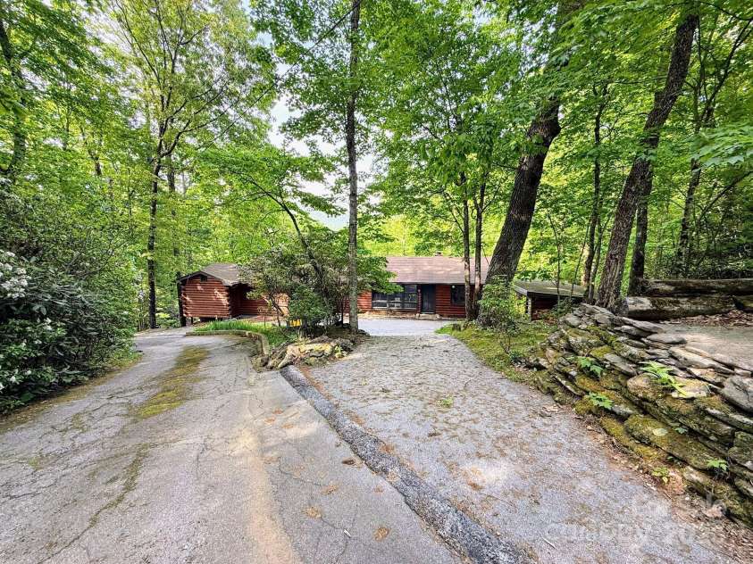 471 Highlands View Road, Highlands, NC 28741.  MLS# CAR4267272, YatesRealty ID 24174. 