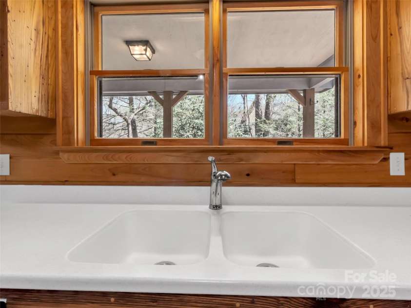 100 Tsali Drive, Waynesville, NC 28785.  MLS# CAR4244909, YatesRealty ID 24175. 