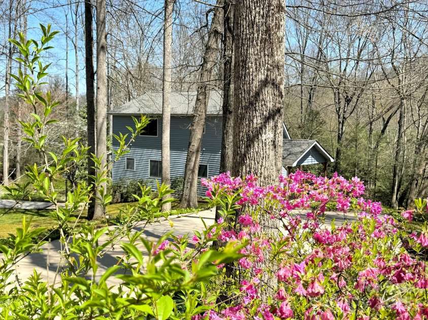 100 Tsali Drive, Waynesville, NC 28785.  MLS# CAR4244909, YatesRealty ID 24175. 