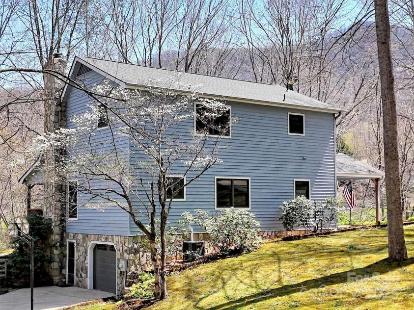 100 Tsali Drive, Waynesville, NC 28785.  MLS# CAR4244909, YatesRealty ID 24175. Entering home from lower driveway