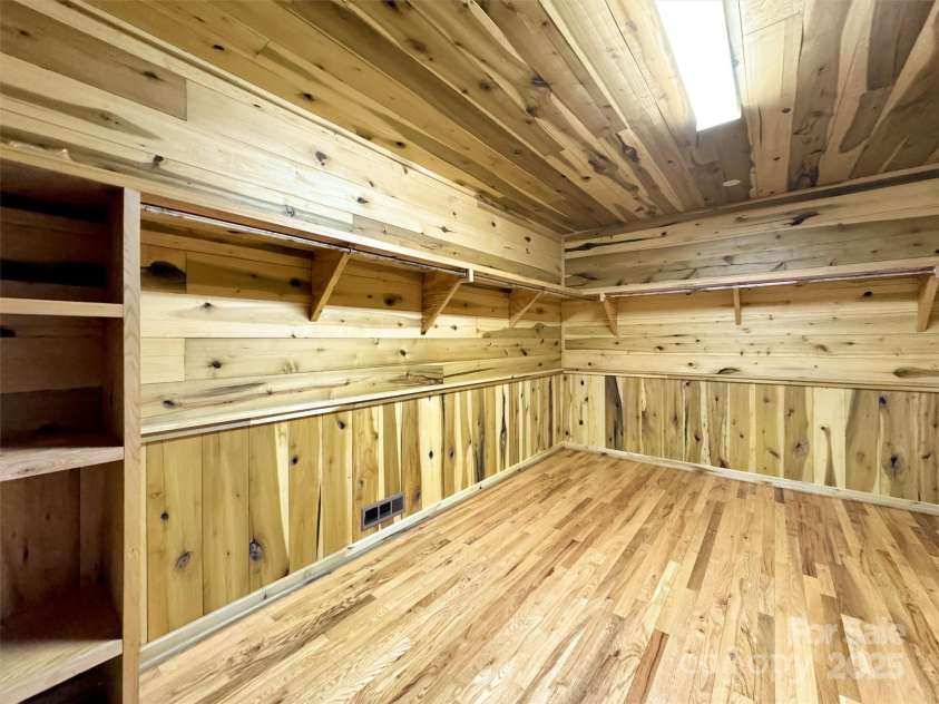 100 Tsali Drive, Waynesville, NC 28785.  MLS# CAR4244909, YatesRealty ID 24175. Huge upstairs walk-in closet