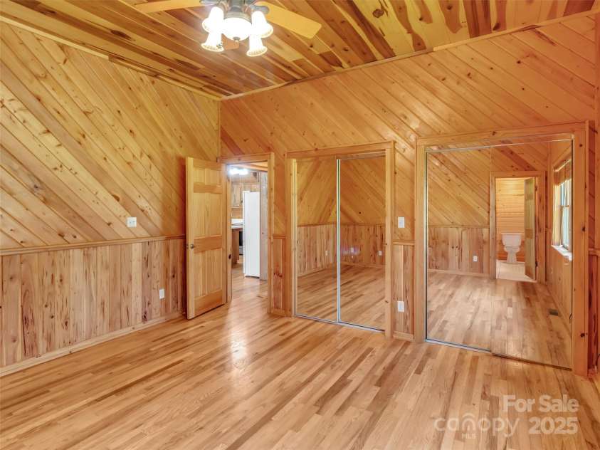 100 Tsali Drive, Waynesville, NC 28785.  MLS# CAR4244909, YatesRealty ID 24175. Main level bedroom