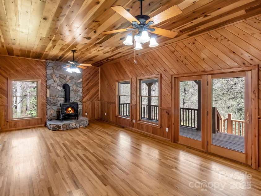 100 Tsali Drive, Waynesville, NC 28785.  MLS# CAR4244909, YatesRealty ID 24175. Unstaged main living area