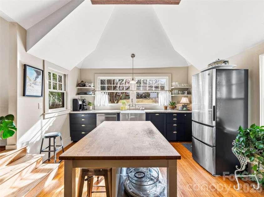 4 Duke Street, Asheville, NC 28803.  MLS# CAR4345320, YatesRealty ID 24175. 
