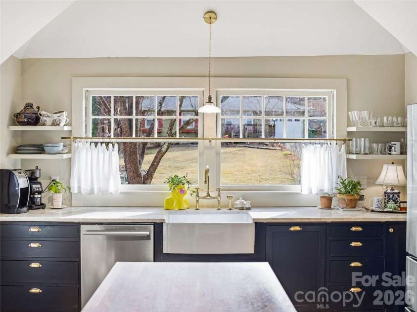 4 Duke Street, Asheville, NC 28803.  MLS# CAR4345320, YatesRealty ID 24175. 