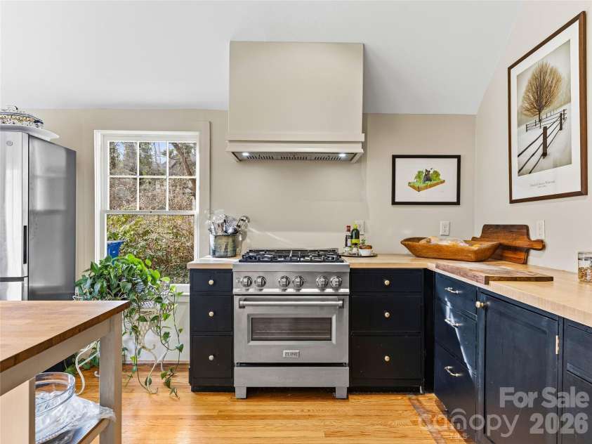 4 Duke Street, Asheville, NC 28803.  MLS# CAR4345320, YatesRealty ID 24175. 