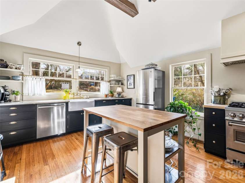 4 Duke Street, Asheville, NC 28803.  MLS# CAR4345320, YatesRealty ID 24175. 