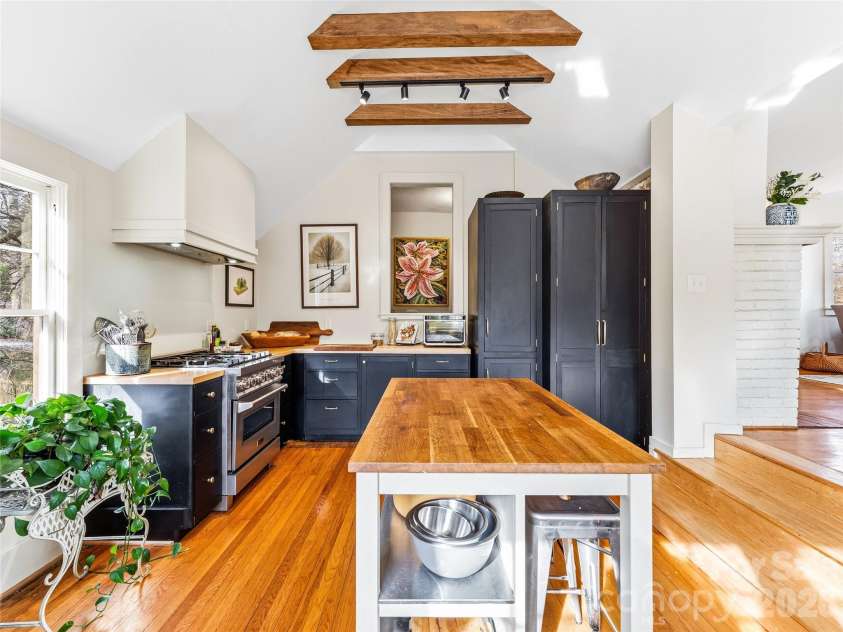 4 Duke Street, Asheville, NC 28803.  MLS# CAR4345320, YatesRealty ID 24175. 