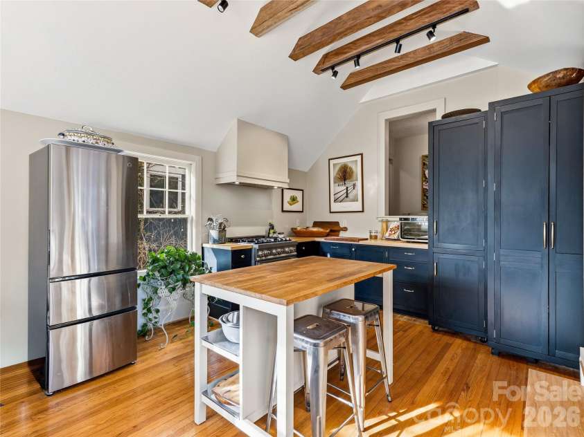 4 Duke Street, Asheville, NC 28803.  MLS# CAR4345320, YatesRealty ID 24175. 