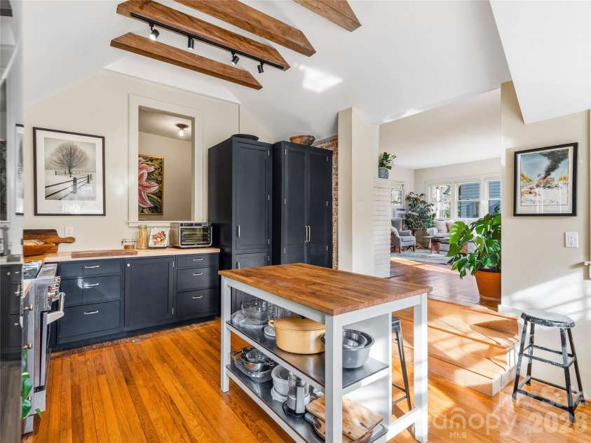 4 Duke Street, Asheville, NC 28803.  MLS# CAR4345320, YatesRealty ID 24175. 