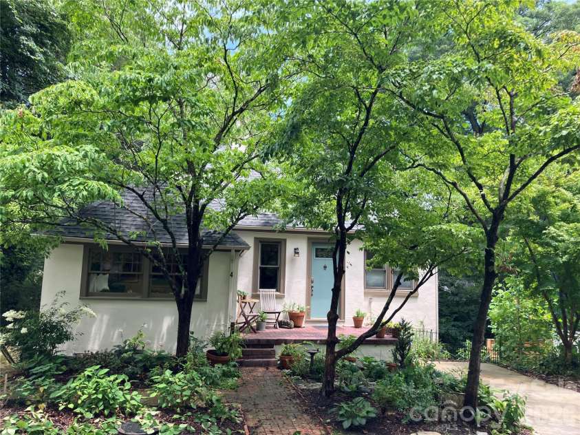 4 Duke Street, Asheville, NC 28803.  MLS# CAR4345320, YatesRealty ID 24175. 