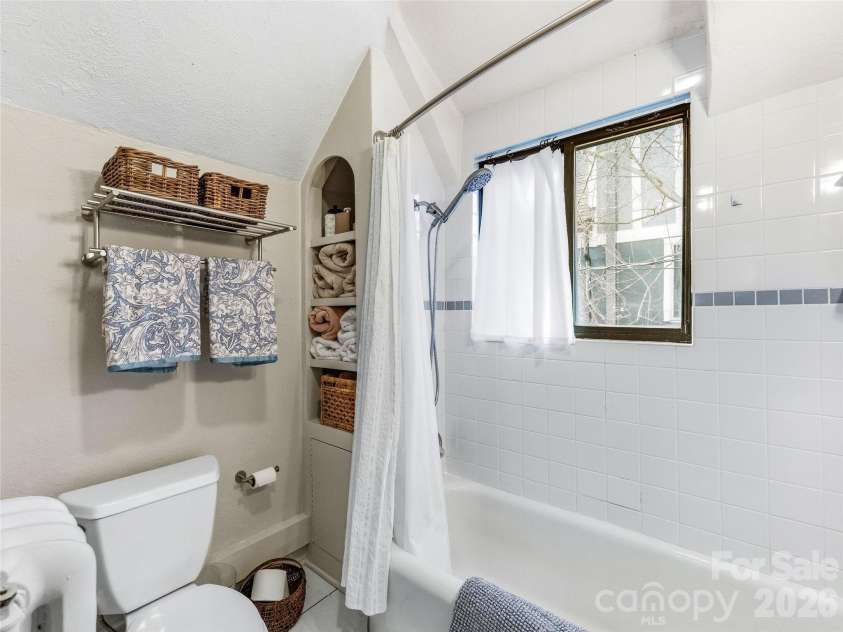 4 Duke Street, Asheville, NC 28803.  MLS# CAR4345320, YatesRealty ID 24175. Guest Bath