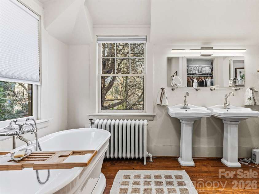 4 Duke Street, Asheville, NC 28803.  MLS# CAR4345320, YatesRealty ID 24175. Primary Bath