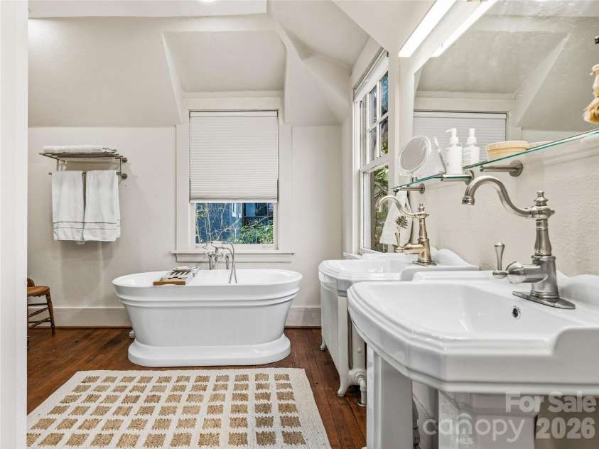 4 Duke Street, Asheville, NC 28803.  MLS# CAR4345320, YatesRealty ID 24175. Primary Bath