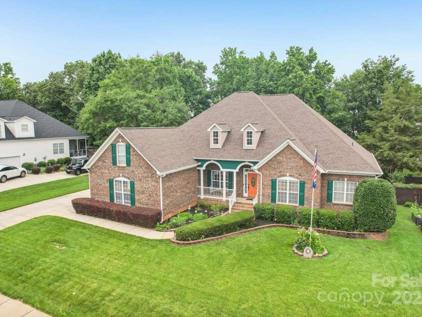 1575 Williamsburg Drive, Rock Hill, SC 29732.  MLS# CAR4267973, YatesRealty ID 24176. 