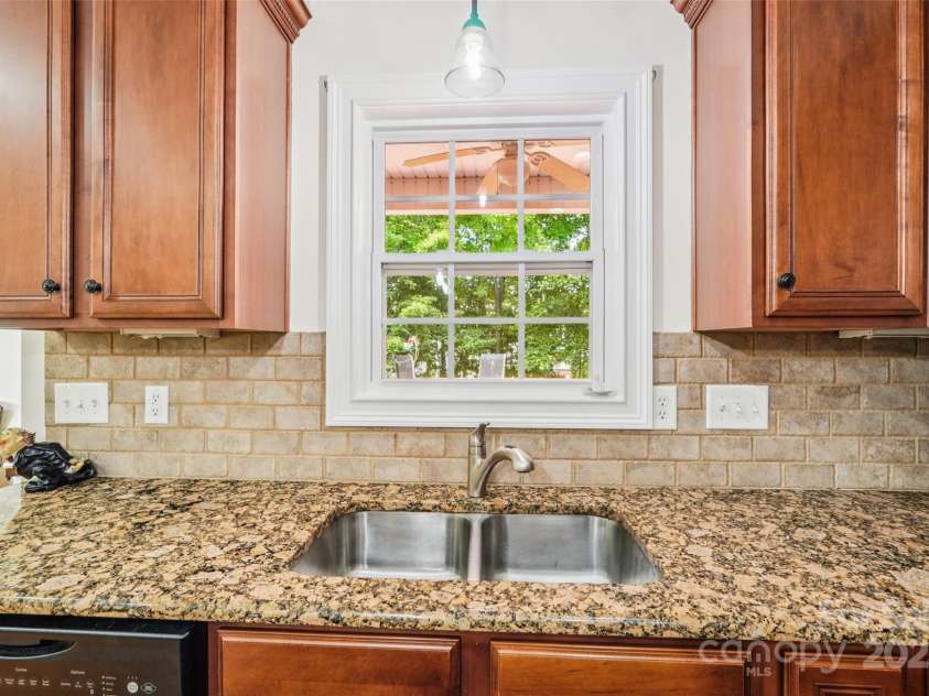 1575 Williamsburg Drive, Rock Hill, SC 29732.  MLS# CAR4267973, YatesRealty ID 24176. 