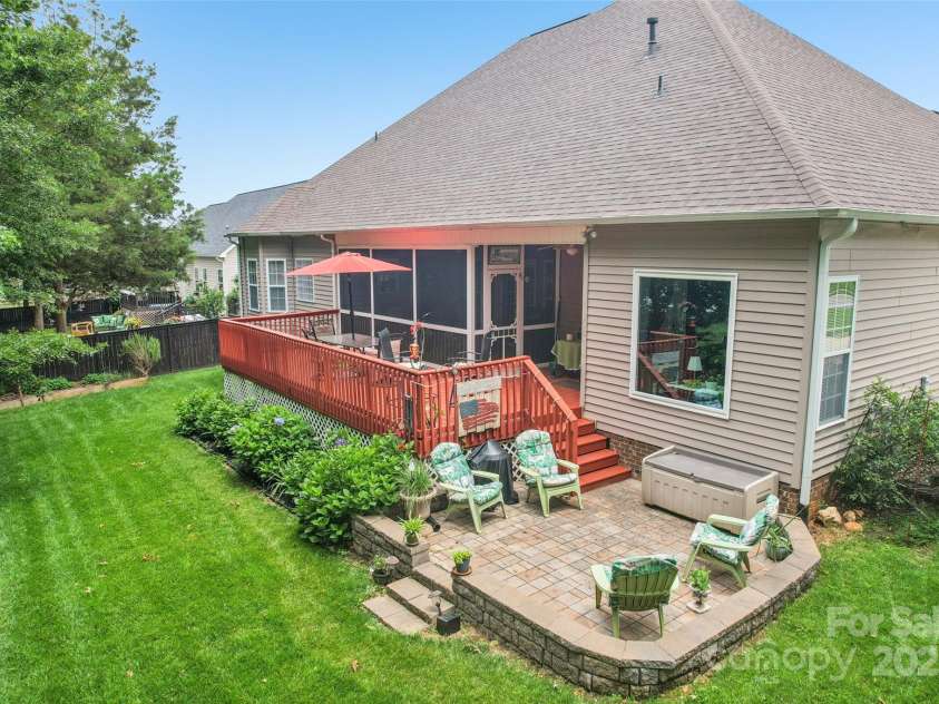 1575 Williamsburg Drive, Rock Hill, SC 29732.  MLS# CAR4267973, YatesRealty ID 24176. 