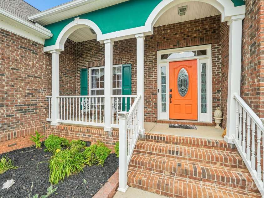 1575 Williamsburg Drive, Rock Hill, SC 29732.  MLS# CAR4267973, YatesRealty ID 24176. 