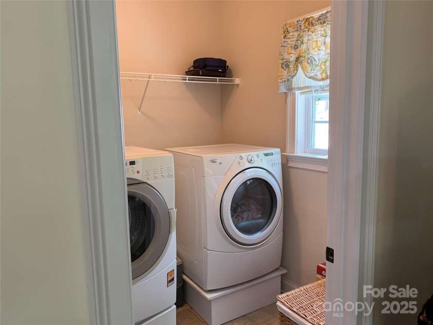 1575 Williamsburg Drive, Rock Hill, SC 29732.  MLS# CAR4267973, YatesRealty ID 24176. Laundry Room off Kitchen
