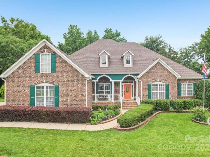 1575 Williamsburg Drive, Rock Hill, SC 29732.  MLS# CAR4267973, YatesRealty ID 24176. Welcome to 1575 Williamsburg Drive in Stoneridge Lakes