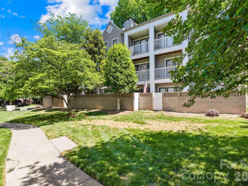 244 Cedar Street, Charlotte, NC 28202.  MLS# CAR4382473, YatesRealty ID 24177. 