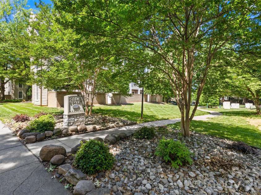 244 Cedar Street, Charlotte, NC 28202.  MLS# CAR4382473, YatesRealty ID 24177. 