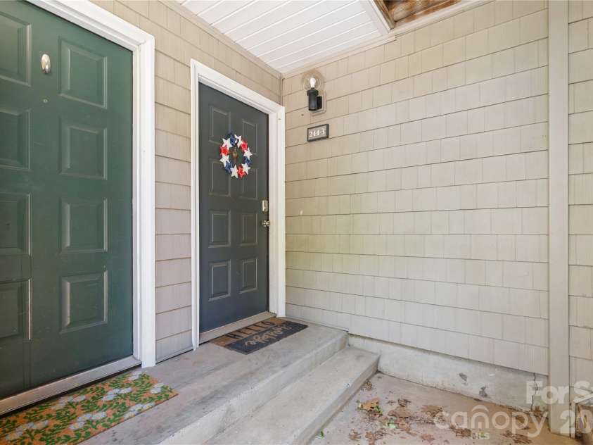 244 Cedar Street, Charlotte, NC 28202.  MLS# CAR4382473, YatesRealty ID 24177. 