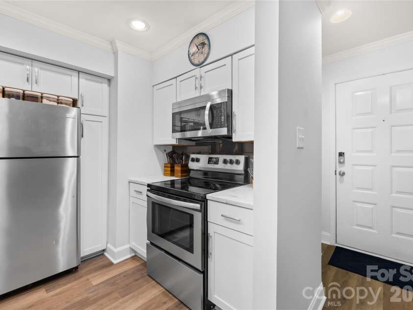 244 Cedar Street, Charlotte, NC 28202.  MLS# CAR4382473, YatesRealty ID 24177. 