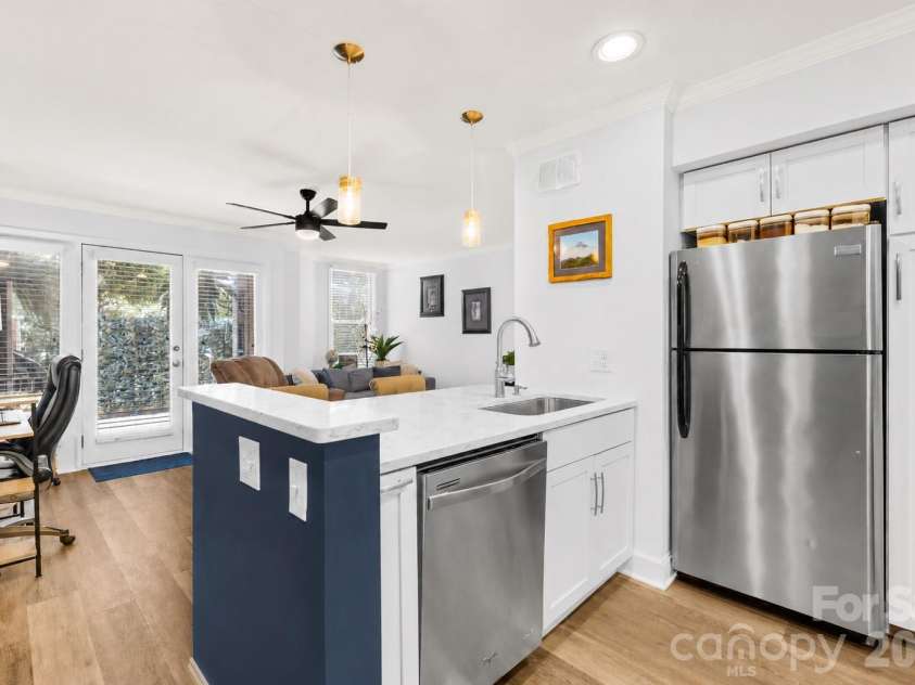 244 Cedar Street, Charlotte, NC 28202.  MLS# CAR4382473, YatesRealty ID 24177. 