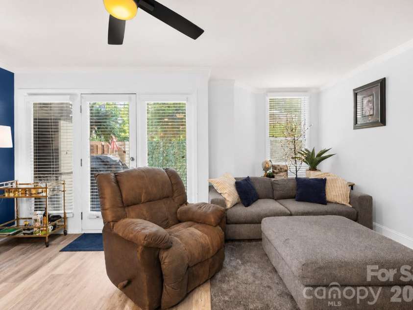 244 Cedar Street, Charlotte, NC 28202.  MLS# CAR4382473, YatesRealty ID 24177. 