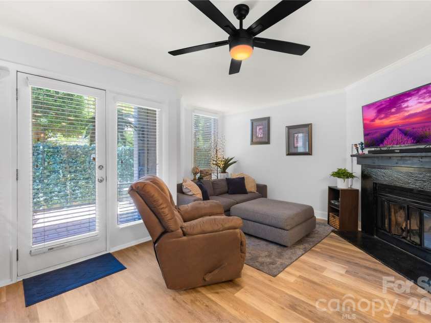 244 Cedar Street, Charlotte, NC 28202.  MLS# CAR4382473, YatesRealty ID 24177. 