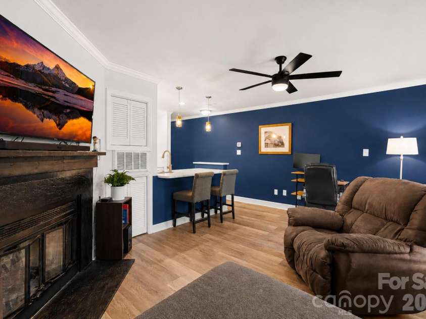 244 Cedar Street, Charlotte, NC 28202.  MLS# CAR4382473, YatesRealty ID 24177. 