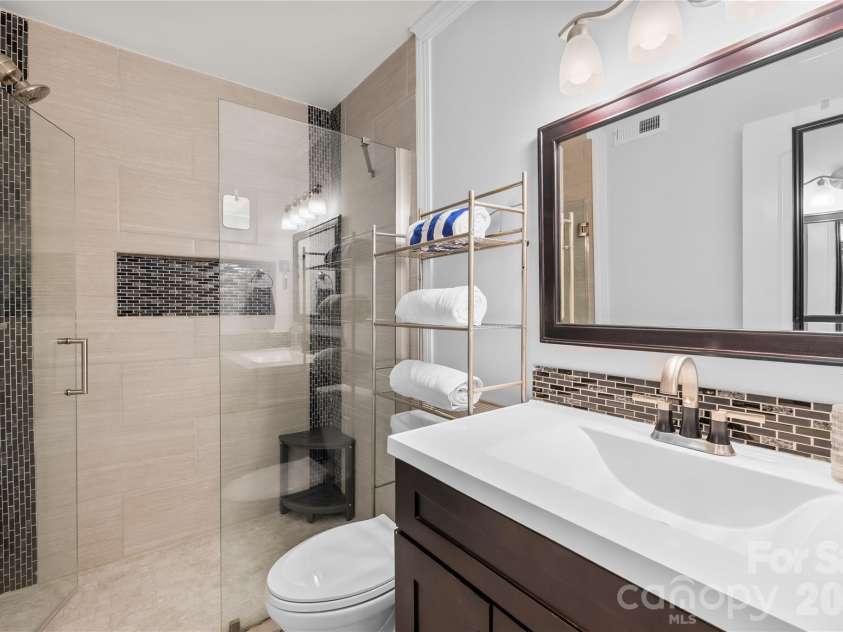 244 Cedar Street, Charlotte, NC 28202.  MLS# CAR4382473, YatesRealty ID 24177. 