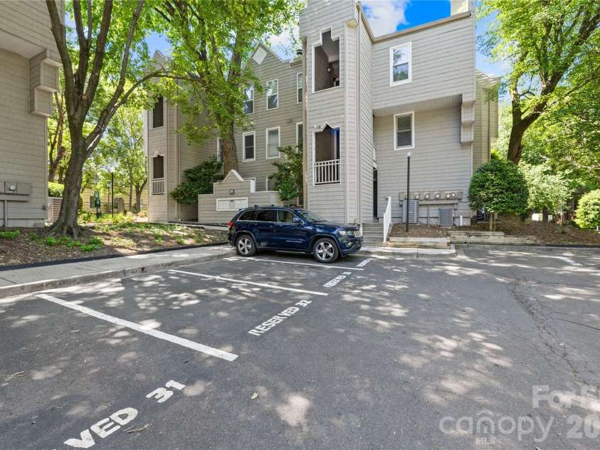 244 Cedar Street, Charlotte, NC 28202.  MLS# CAR4382473, YatesRealty ID 24177. 