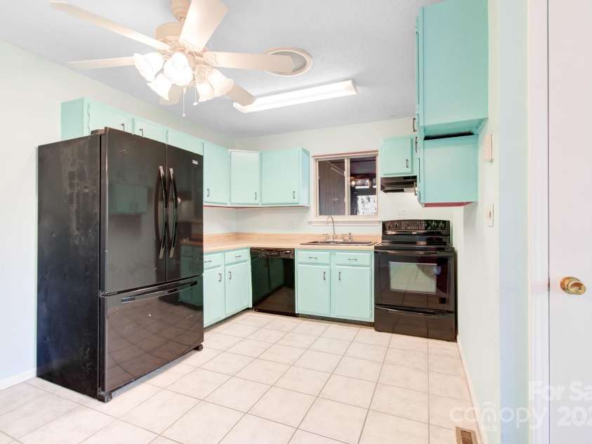 125 Freedom Road, Hendersonville, NC 28792.  MLS# CAR4329667, YatesRealty ID 2418. 