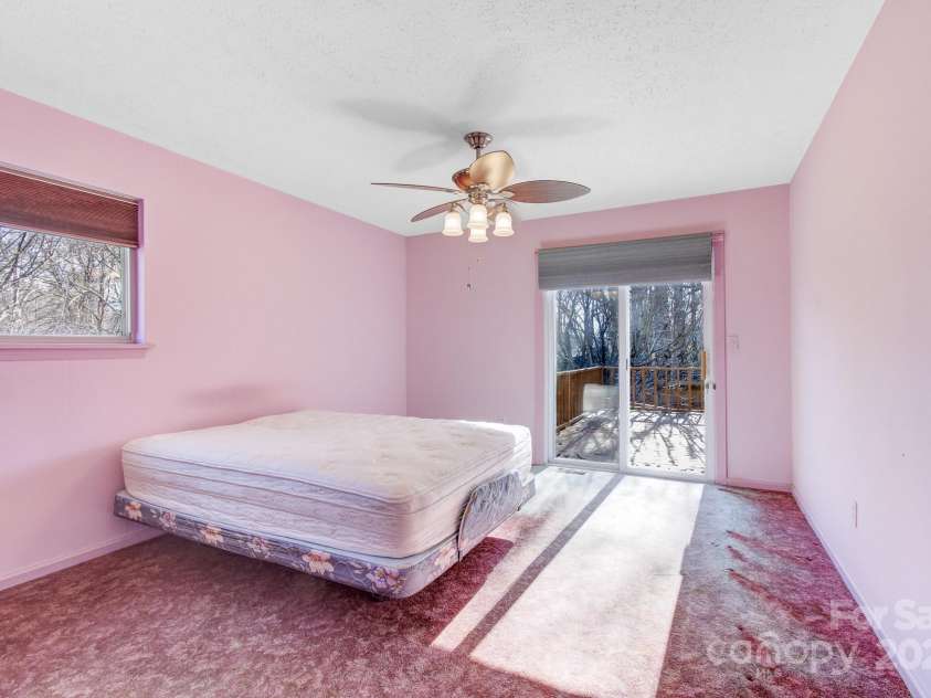 125 Freedom Road, Hendersonville, NC 28792.  MLS# CAR4329667, YatesRealty ID 2418. 