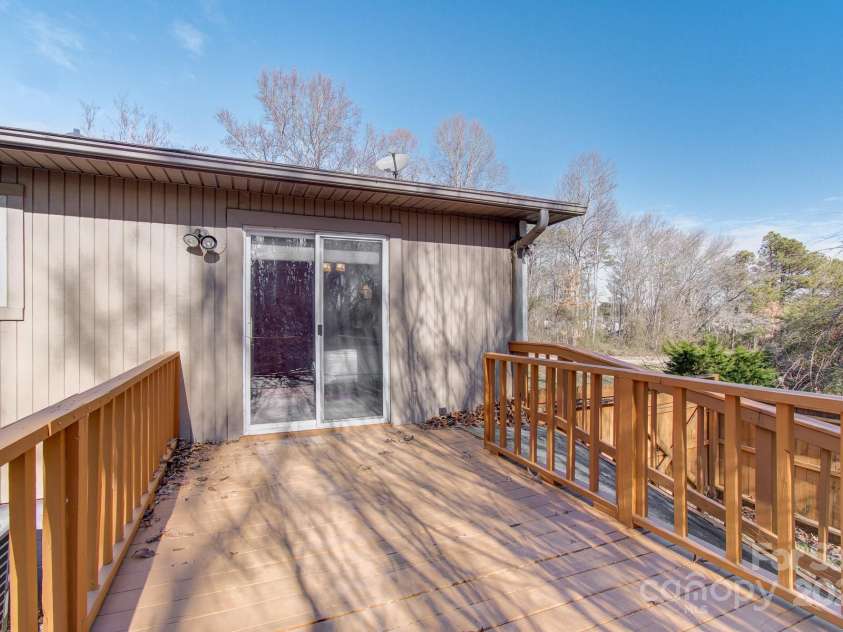 125 Freedom Road, Hendersonville, NC 28792.  MLS# CAR4329667, YatesRealty ID 2418. 