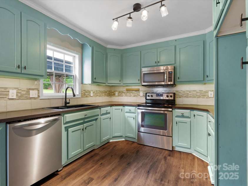 730 Cove Road, Gastonia, NC 28052.  MLS# CAR4260480, YatesRealty ID 24180. 