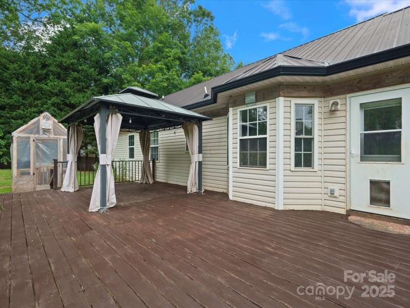 730 Cove Road, Gastonia, NC 28052.  MLS# CAR4260480, YatesRealty ID 24180. 