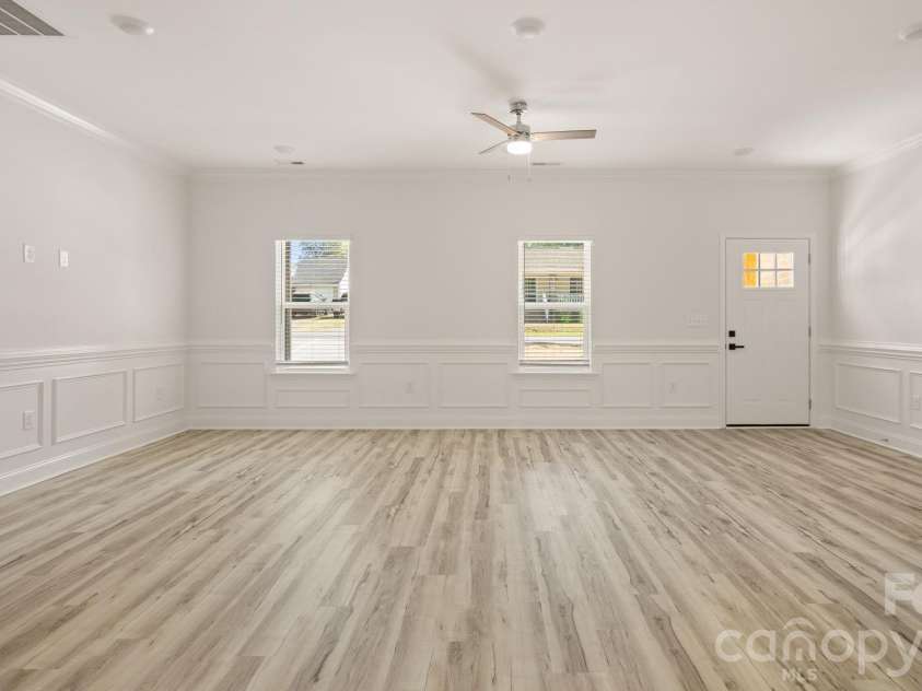 511 North Flint Street, Lincolnton, NC 28092.  MLS# CAR4374632, YatesRealty ID 24181. 
