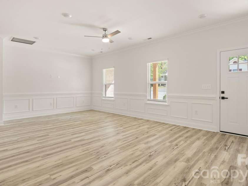 511 North Flint Street, Lincolnton, NC 28092.  MLS# CAR4374632, YatesRealty ID 24181. 
