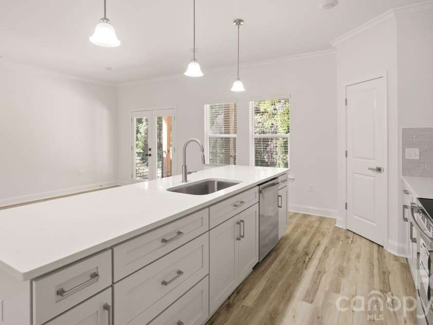511 North Flint Street, Lincolnton, NC 28092.  MLS# CAR4374632, YatesRealty ID 24181. 