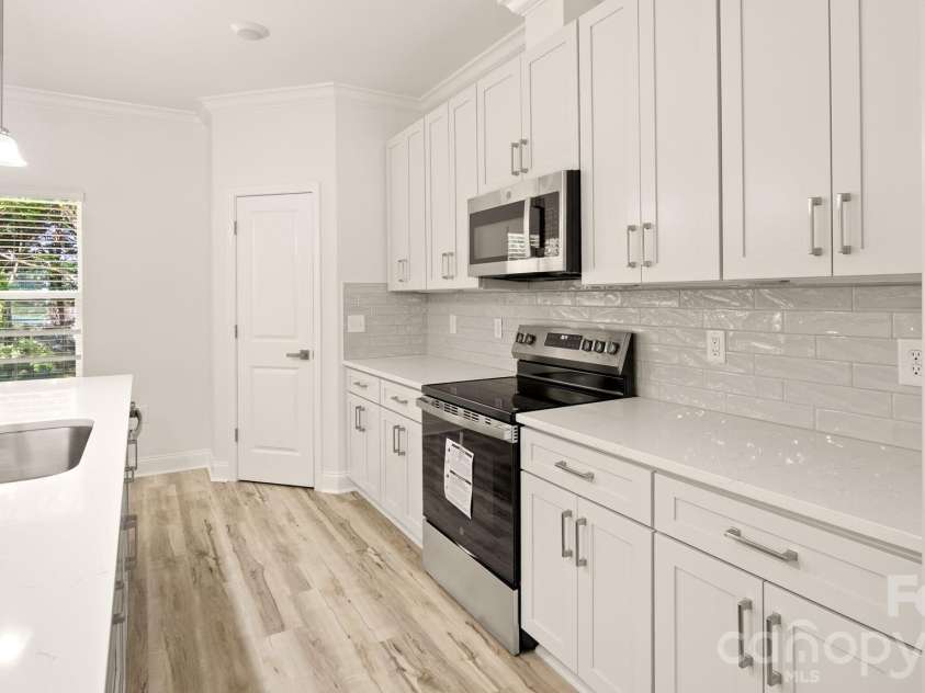 511 North Flint Street, Lincolnton, NC 28092.  MLS# CAR4374632, YatesRealty ID 24181. 