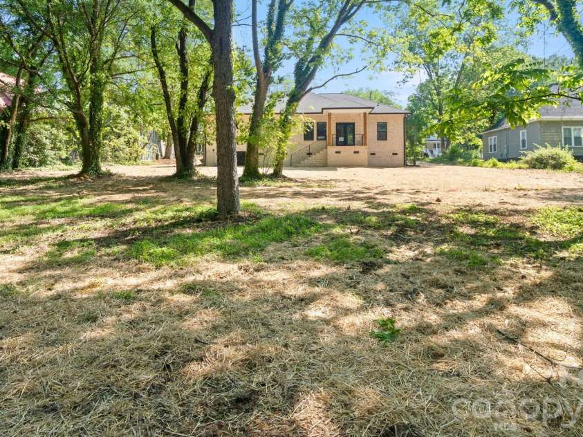 511 North Flint Street, Lincolnton, NC 28092.  MLS# CAR4374632, YatesRealty ID 24181. 