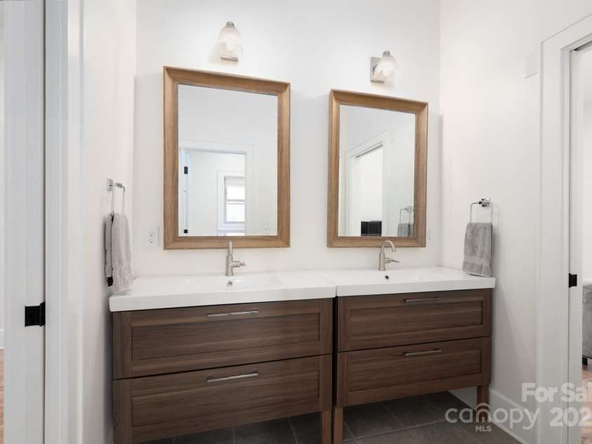 628 Brush Creek Road, Fairview, NC 28730.  MLS# CAR4256769, YatesRealty ID 24181. Jack and Jill bathroom situated in between bedrooms 2 and 3