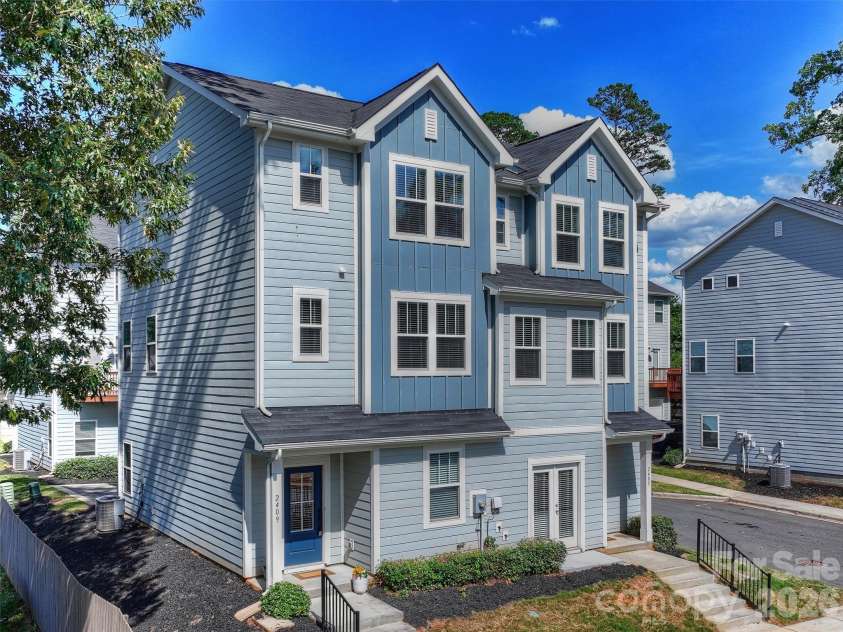 2409 Via del Conte Alley, Charlotte, NC 28205.  MLS# CAR4375409, YatesRealty ID 24182. 