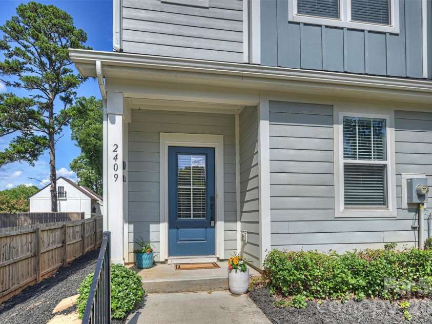 2409 Via del Conte Alley, Charlotte, NC 28205.  MLS# CAR4375409, YatesRealty ID 24182. 