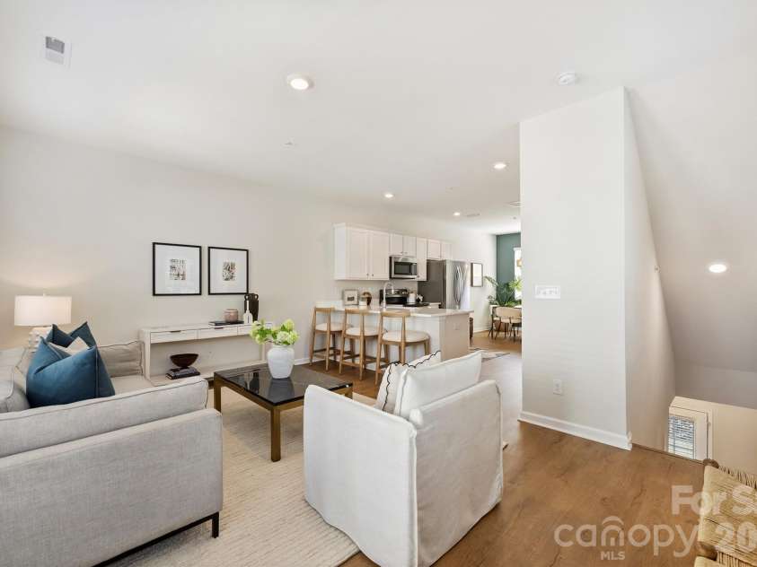 2409 Via del Conte Alley, Charlotte, NC 28205.  MLS# CAR4375409, YatesRealty ID 24182. 