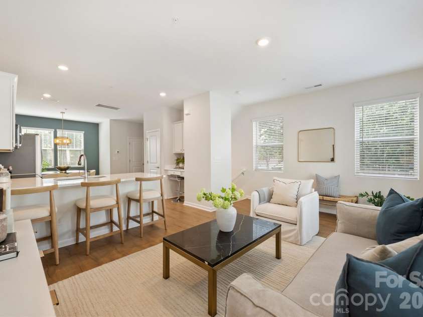 2409 Via del Conte Alley, Charlotte, NC 28205.  MLS# CAR4375409, YatesRealty ID 24182. 