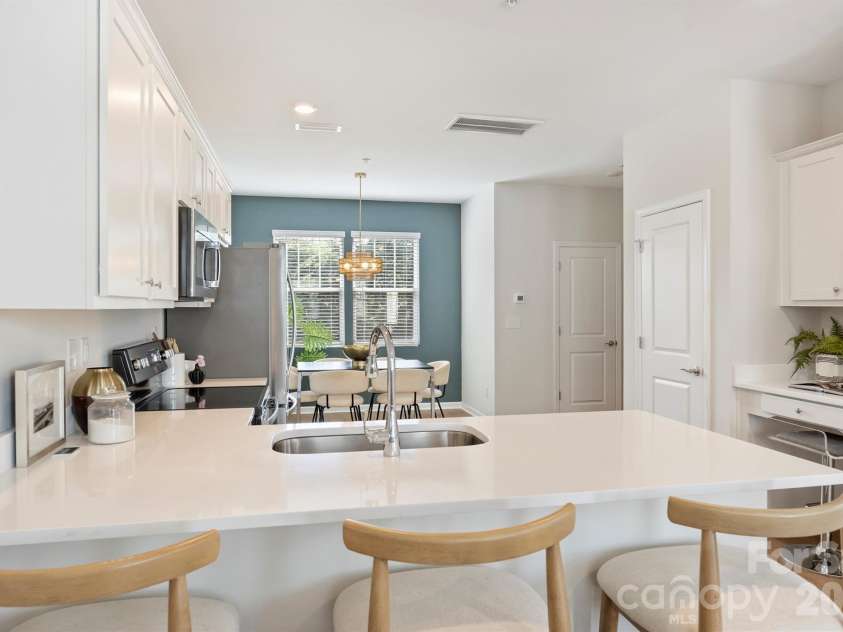 2409 Via del Conte Alley, Charlotte, NC 28205.  MLS# CAR4375409, YatesRealty ID 24182. 